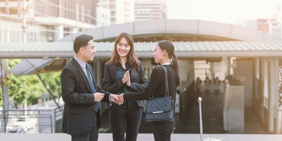 Bridging Social Capital to Expand Market Networks