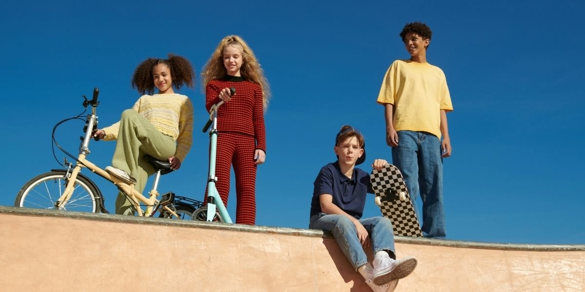 Gen Z Embraces 'Main Character Energy' and Y2K Nostalgia