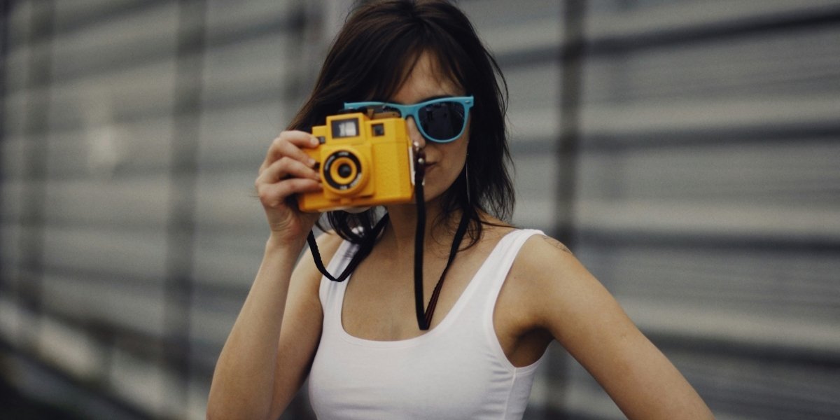 Gen Z Embraces 'Main Character Energy' and Y2K Nostalgia