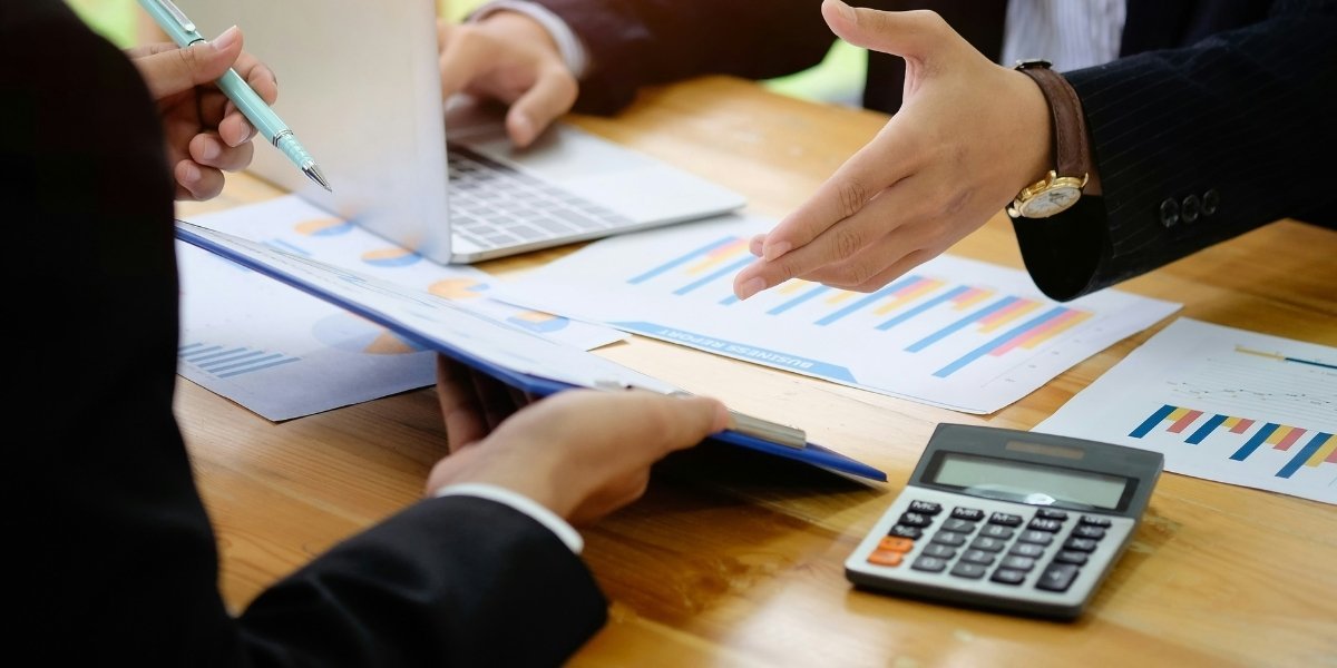 Understanding Market Trends and How They Affect Your Financial Plan
