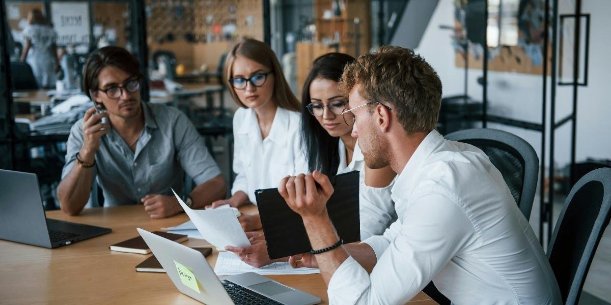 How Ambiguous Messaging Impacts U.S. Corporate Trust