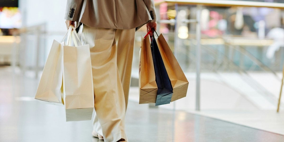 U.S. Consumers Cut Spending as Value Shopping Reshapes Retail