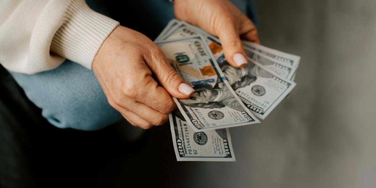 U.S.-Japan Yen Intervention Targets Sharp Currency Decline (1)