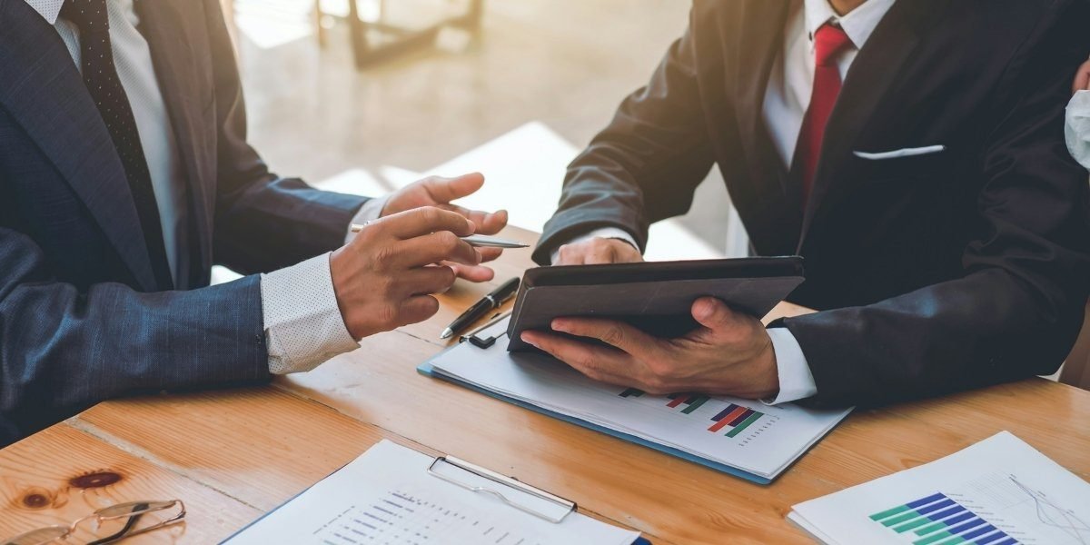 U.S. Consumer Spending Diverges Sharply in “Two‑Speed” Economy