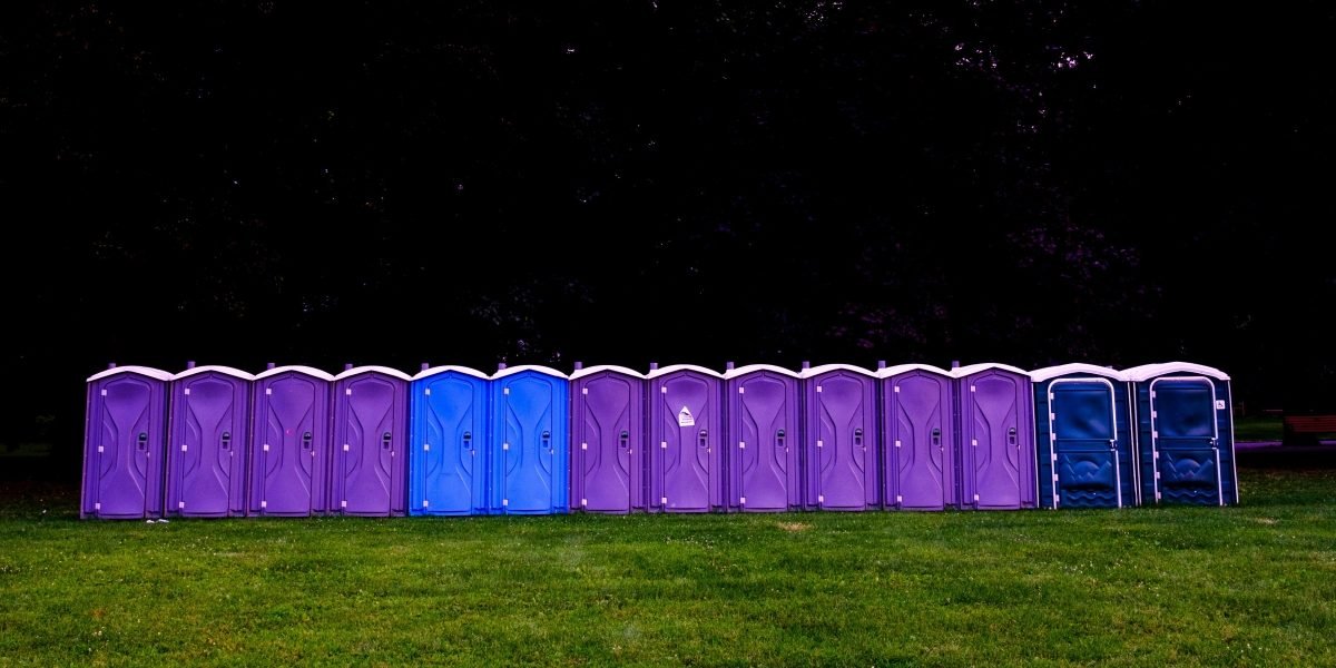 Buying Portable Restrooms Online Is Now a Real Option for Contractors and Event Planners